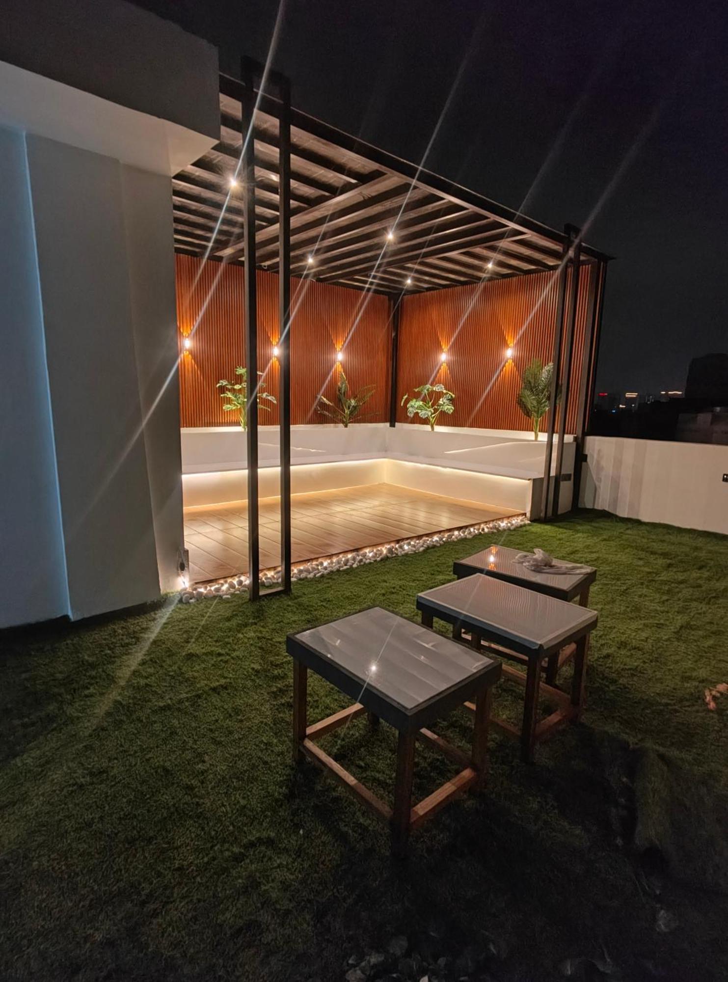 Отель Enchanted The Roof Rekha, With Private Trace Garden Нью-Дели Экстерьер фото