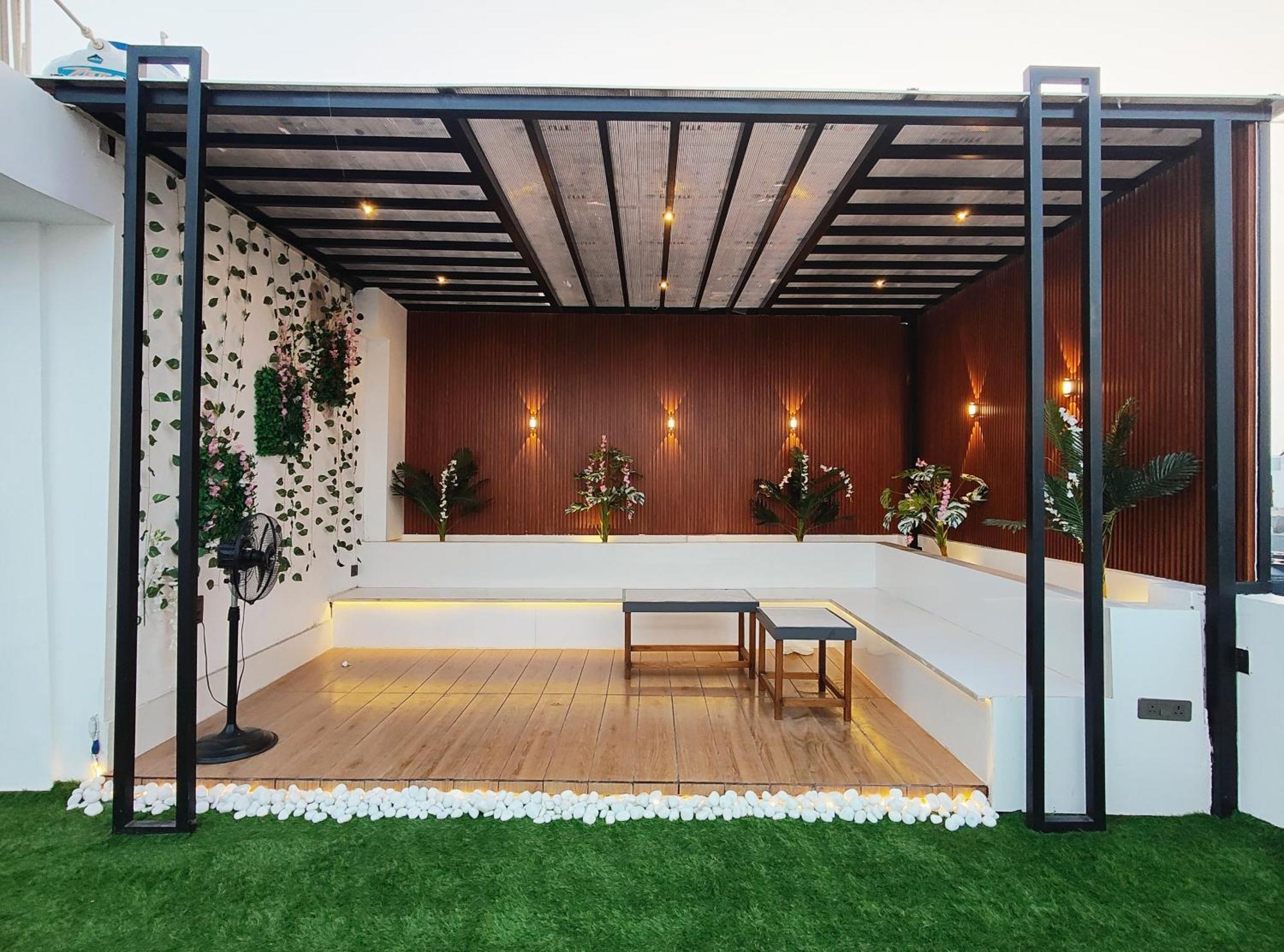 Отель Enchanted The Roof Rekha, With Private Trace Garden Нью-Дели Экстерьер фото